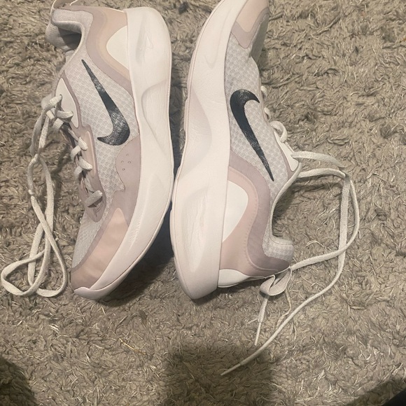 Nike shoes - Picture 6 of 6